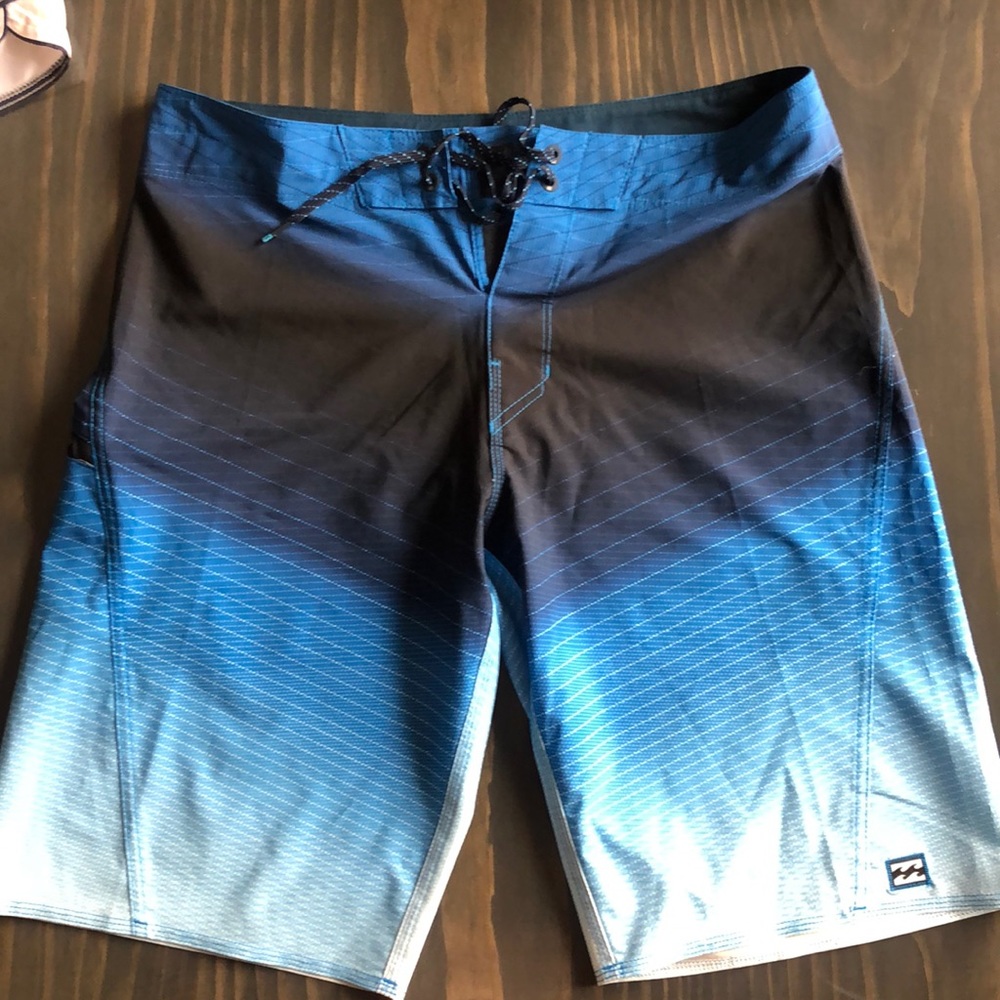 Like new Billabong Board Shorts (size 31)
